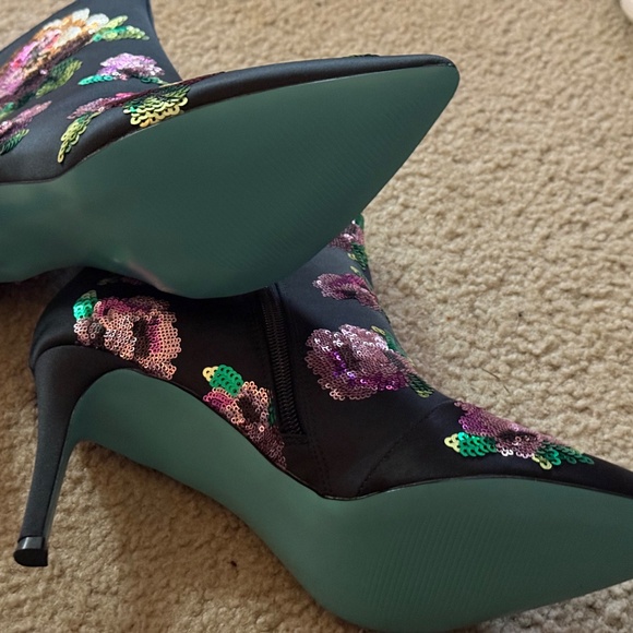 Betsy Johnson Sequin Flower Midi heel Boots 8.5 w - Picture 3 of 3